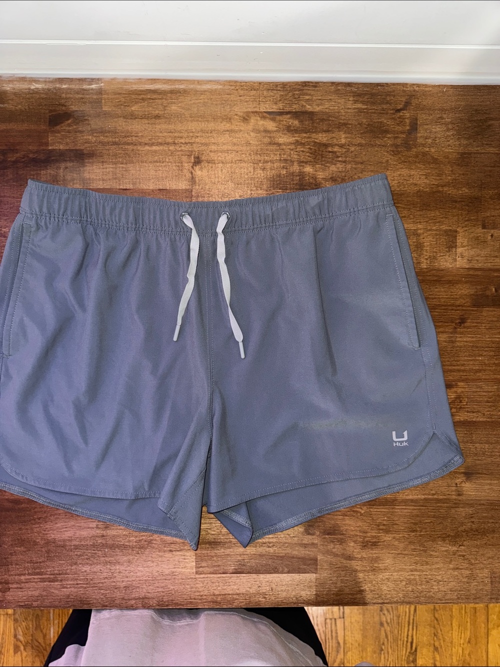 Huk women’s performance shorts XL